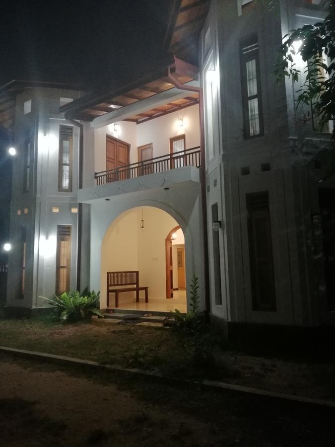 Bed and Breakfast Air Port 5 Minutes Super Clean Upul Негомбо Экстерьер фото